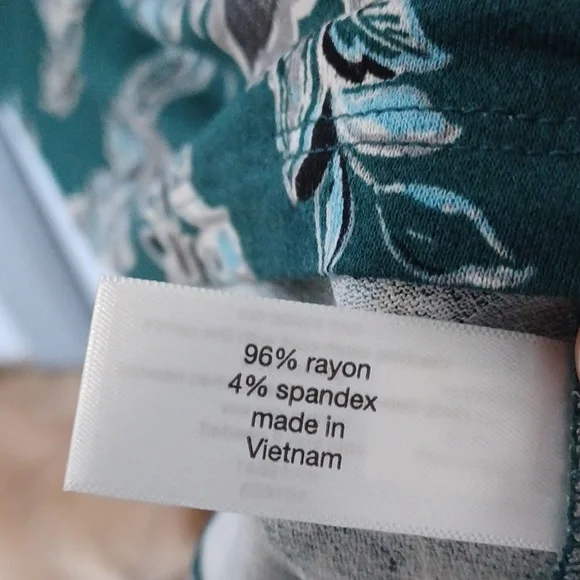 NWT Flowy, Floral Tunic!!! - Picture 5 of 5